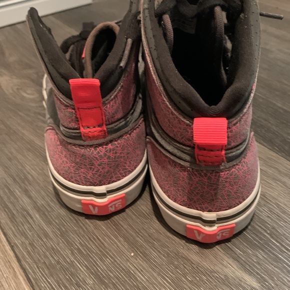 Vans retro look high top sneakers - Picture 3 of 5